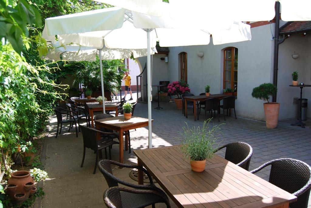 Landhotel St. Gereon Nackenheim ภายนอก รูปภาพ